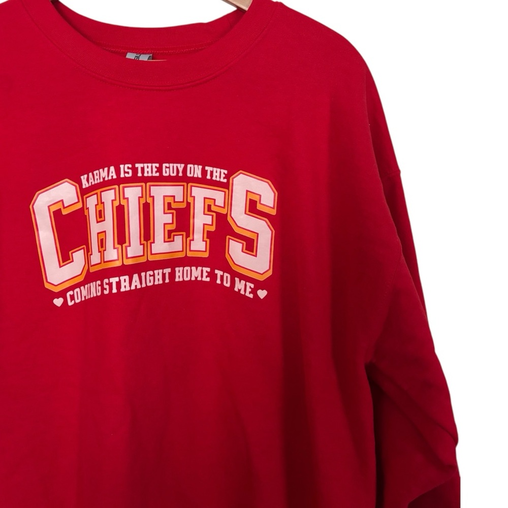 Taylor Swift Karma Is the Guy On the Chiefs Crewneck Sweatshirt